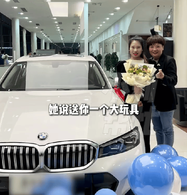 皇冠信用网押金多少_河南一饭店老板心疼员工恶劣天气骑车上班太辛苦皇冠信用网押金多少，奖励优秀员工每人一辆宝马；员工：开会途中被老板直接带到4S店提车，不花一分钱，太惊喜