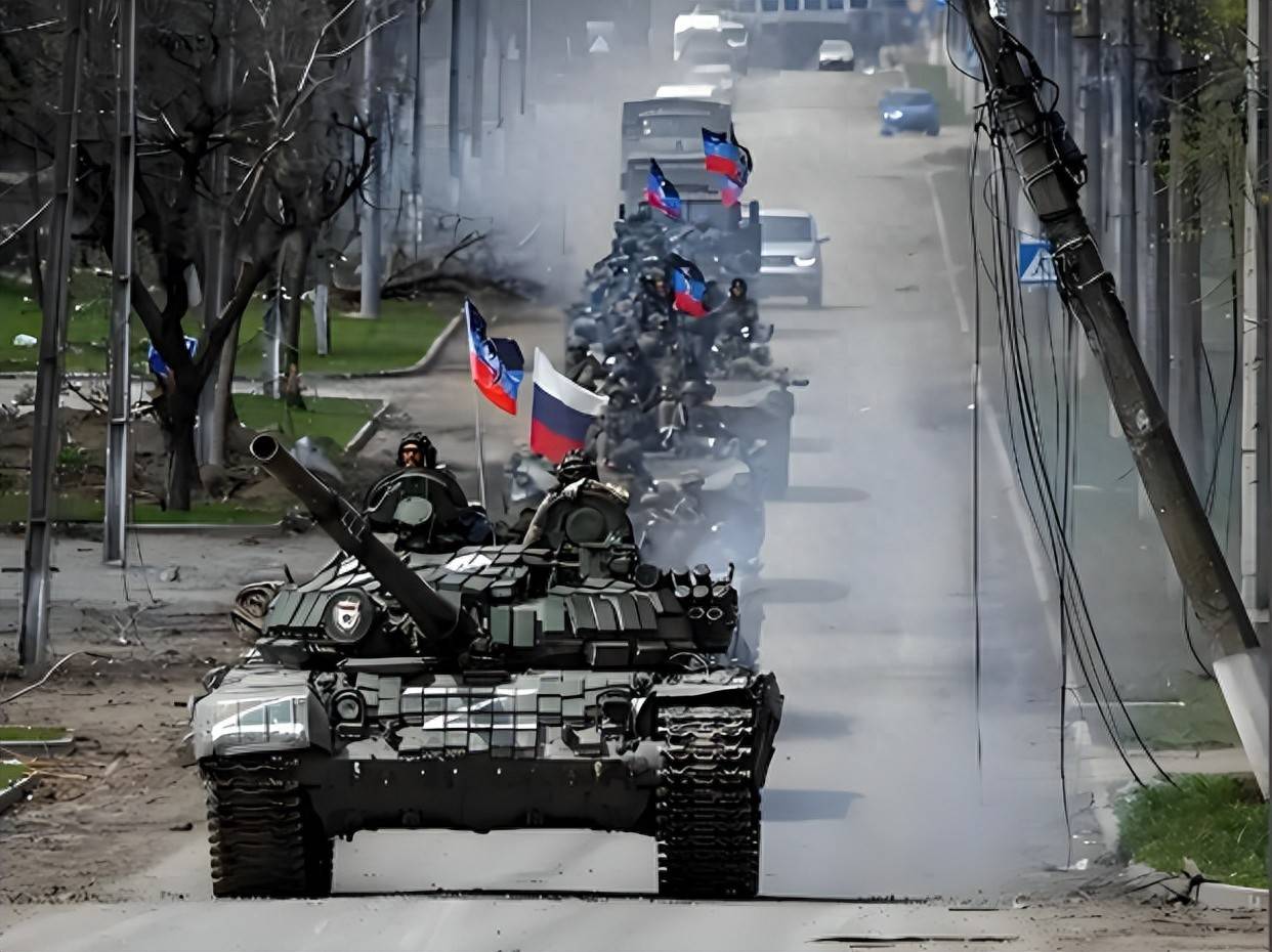 足球外围买球网站_红军城沦陷！战况让人头皮发麻：乌军一边投降足球外围买球网站，一边发起空降作战，上演送人头大戏