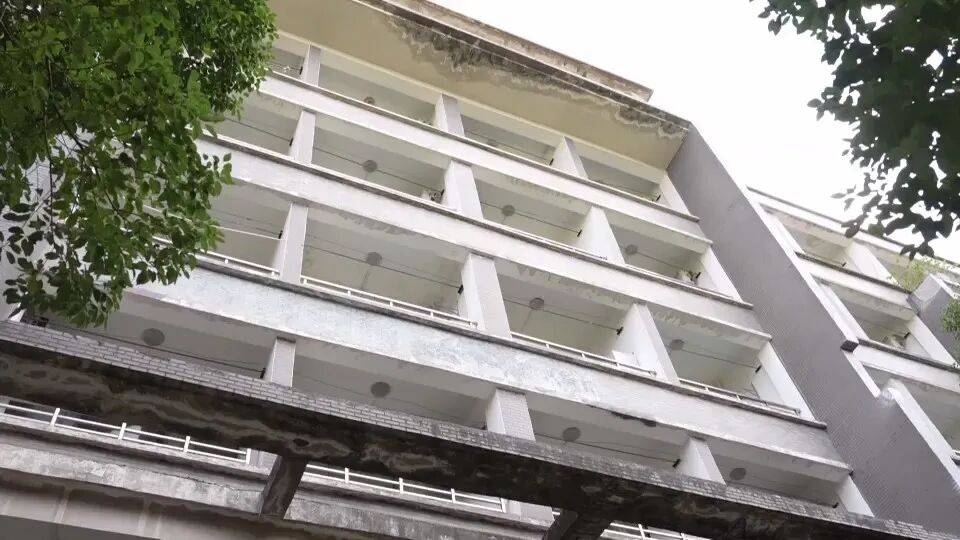 皇冠信用網出租
_因妻子没带包子回家皇冠信用網出租
，浙江一男子怒把30斤行李箱从6楼扔下，还称“砸到人了我就负责，没砸到就没事”，目前该男子已被刑拘