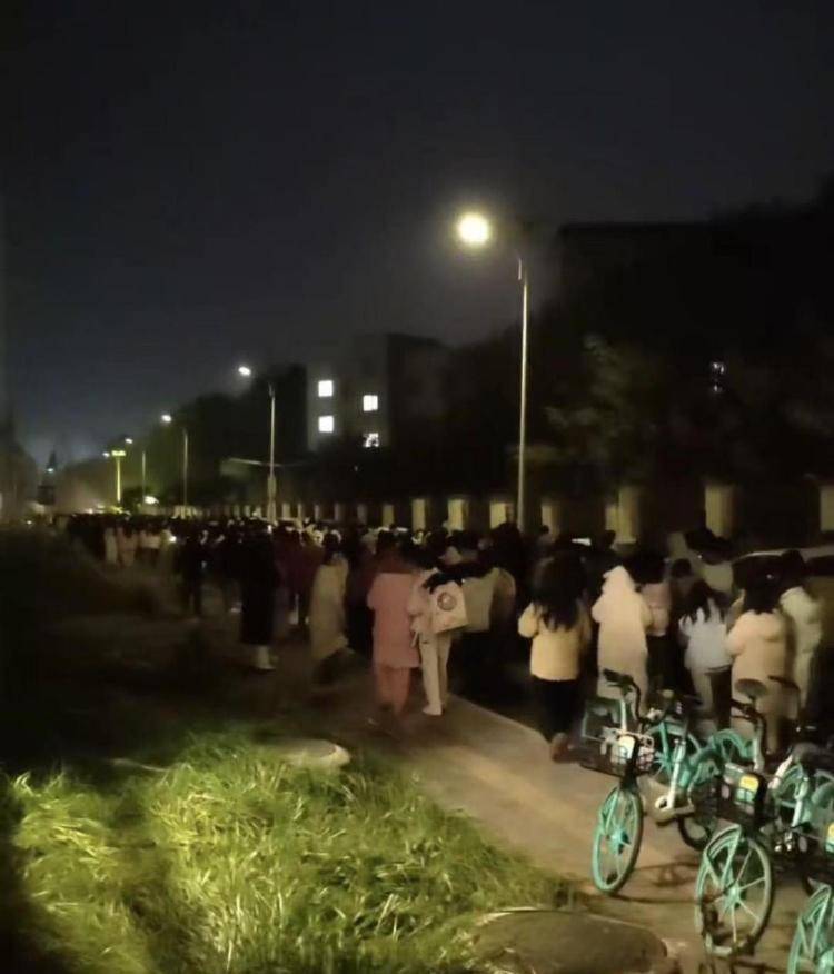 多伦多猛龙 vs 波特兰开拓者_贵州医科大学多名学生半夜被疏散多伦多猛龙 vs 波特兰开拓者，校方：宿舍楼出现燃气泄漏