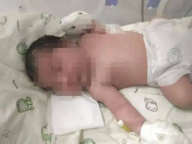 皇冠体育官网_男子与女友生孩子后发现对方未离婚皇冠体育官网，自行抚养女儿5年，如今落户入学难