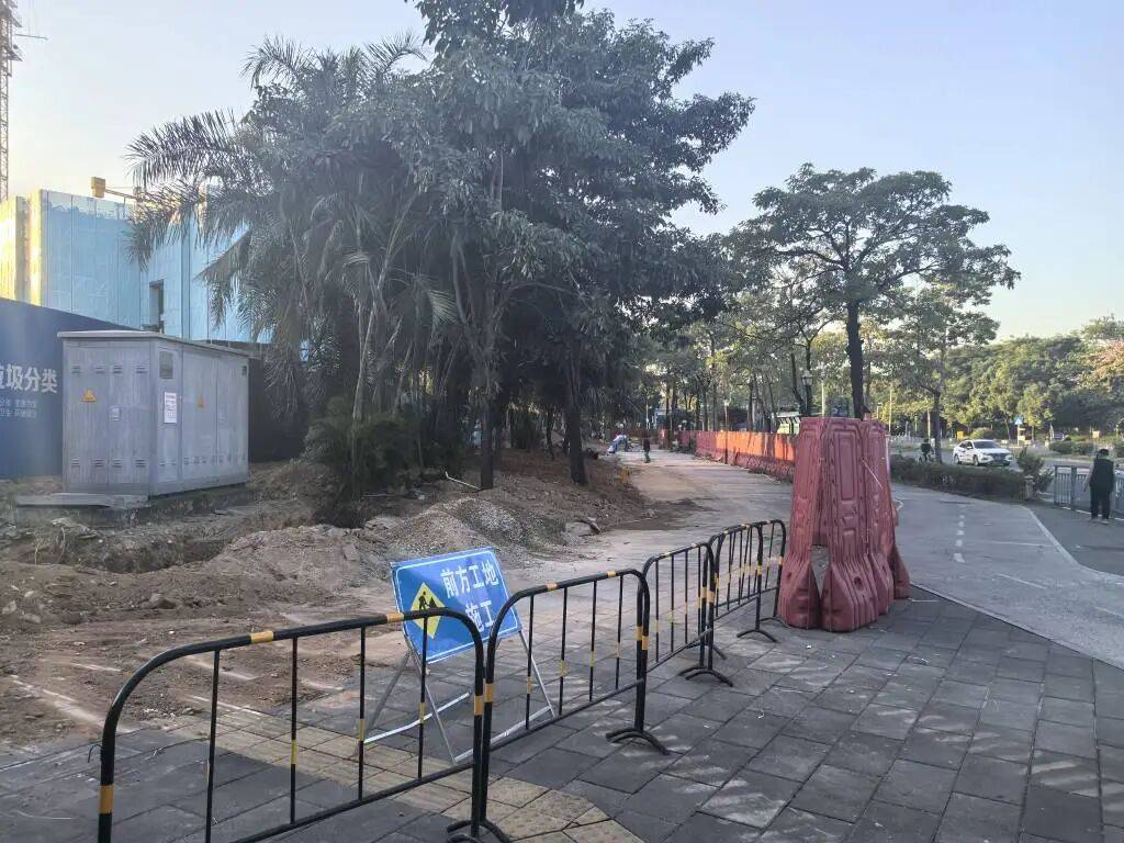 皇冠体育正网_深圳一1800平绿地遭破坏！部门确认无证施工皇冠体育正网，将重点巡查