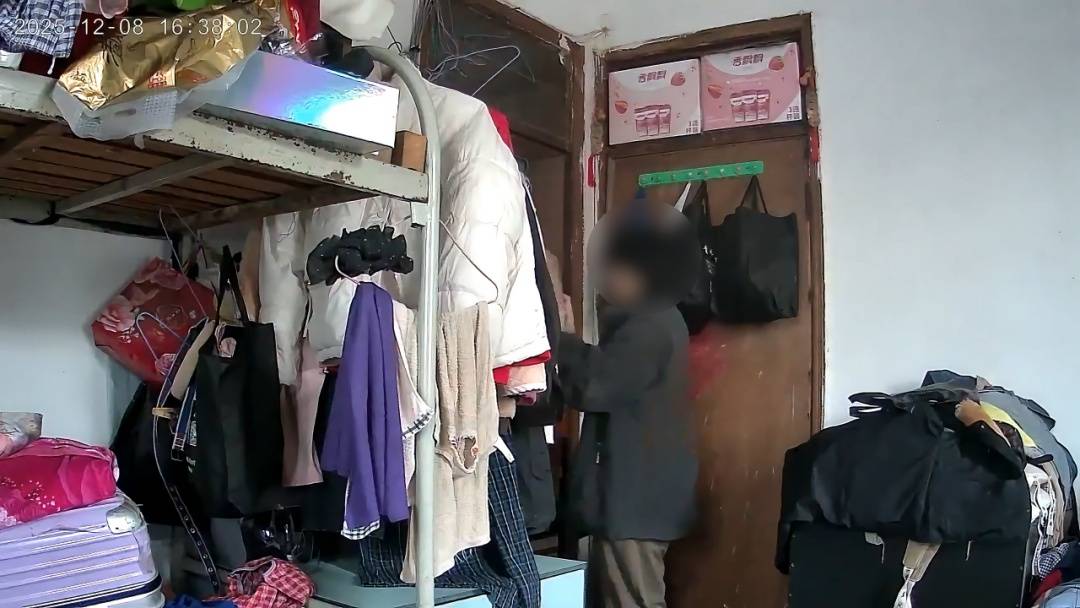 皇冠登3代理注册_上海一男子暴力破坏门锁皇冠登3代理注册，闯入女邻居家中，事情的发展出乎意料……