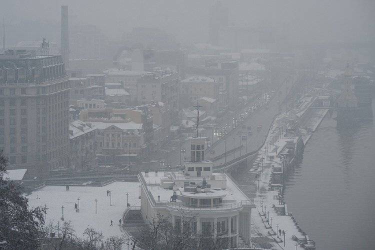 皇冠信用网代理申条件_后院起火！泽连斯基访美之际皇冠信用网代理申条件，乌议会大楼遭突袭