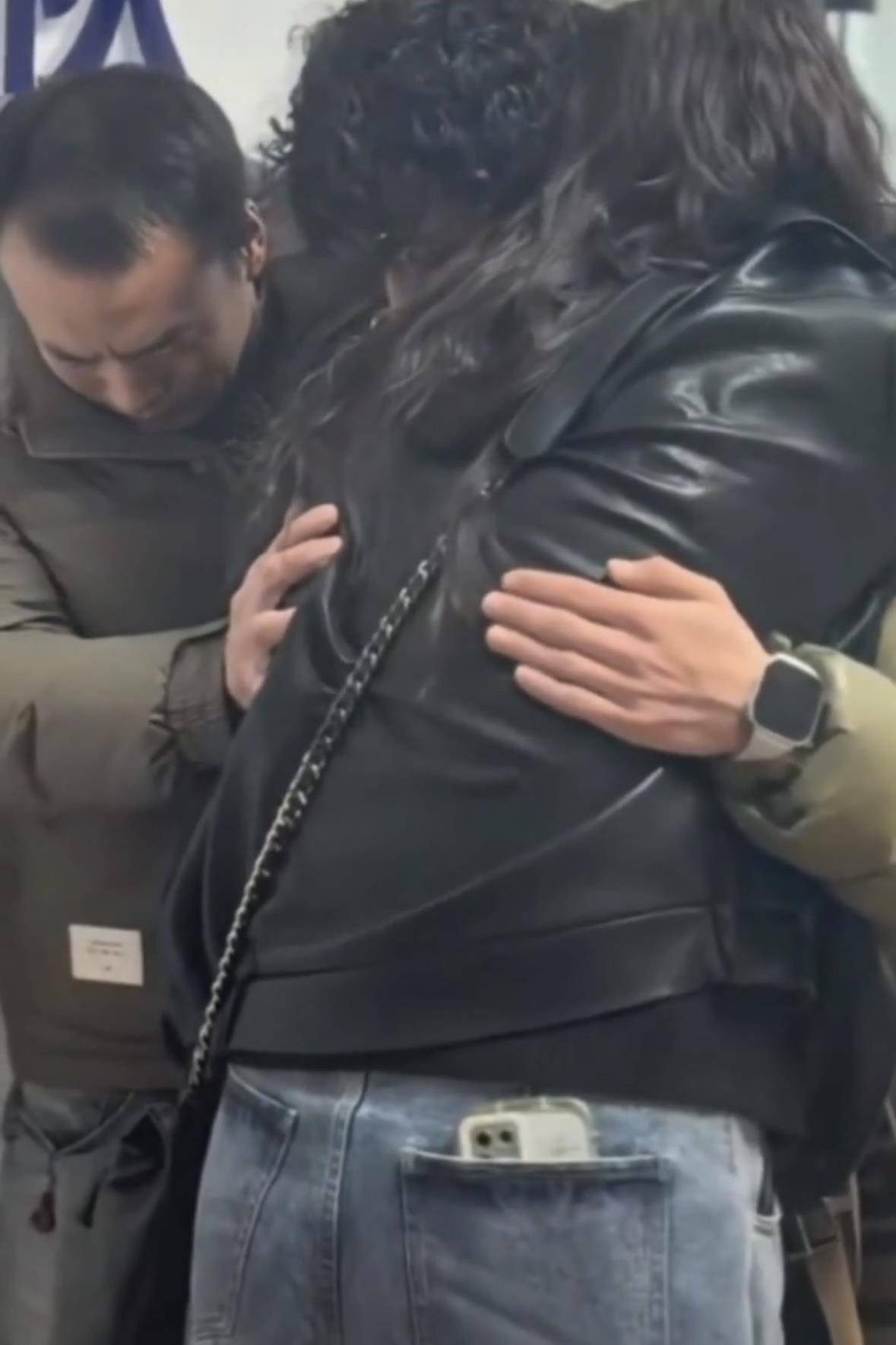 皇冠信用网怎么注册_被拐17年的马仔昊认亲成功!母亲泣不成声拉住手“再也不放开了”皇冠信用网怎么注册,杜小华:替他们开心,相信“小米奇”也一定能找到