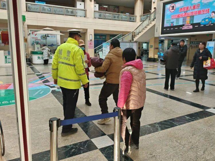 皇冠登入网址
_山东德州街头皇冠登入网址
,上演“生命速递”!