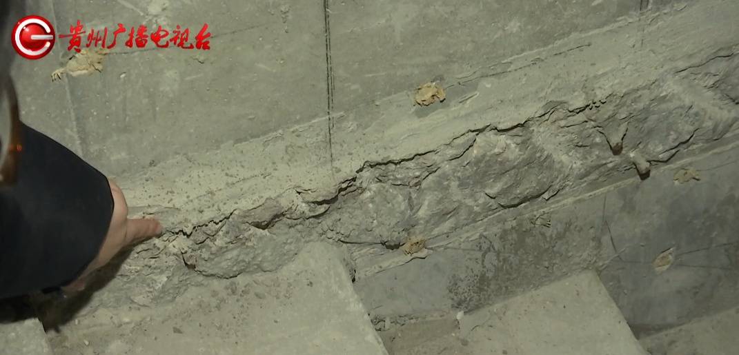 皇冠代理登3_贵阳一小区停车场出现“暗门”皇冠代理登3，打开后竟发现……业主：牵扯到33层楼住户的安全！