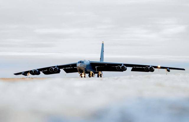 皇冠体育网_200架B-21+300架F-47!美智库:500架战机皇冠体育网,就能打到中国内陆