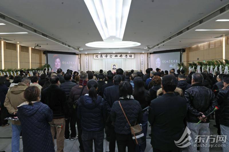 皇冠代理联系方式
_上海市民送别百岁嫩娘:从艺八十载皇冠代理联系方式
,最后一次红装谢幕 | 组图