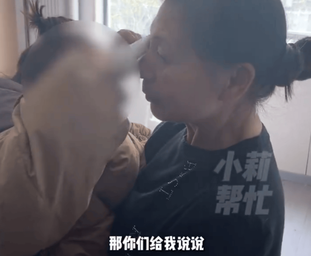 怎么申请皇冠信用网_河南6岁男童被25岁妈妈“遗忘”酒店半月!酒店工作人员自发当起“临时妈妈”怎么申请皇冠信用网,妈妈终于现身,孩子紧抱不愿松手!网友:希望以后被善待