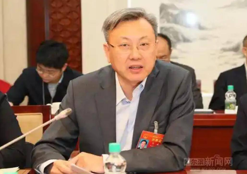 皇冠信用网在线开户_卸任高校党委书记3年多后皇冠信用网在线开户，64岁的张斌被查