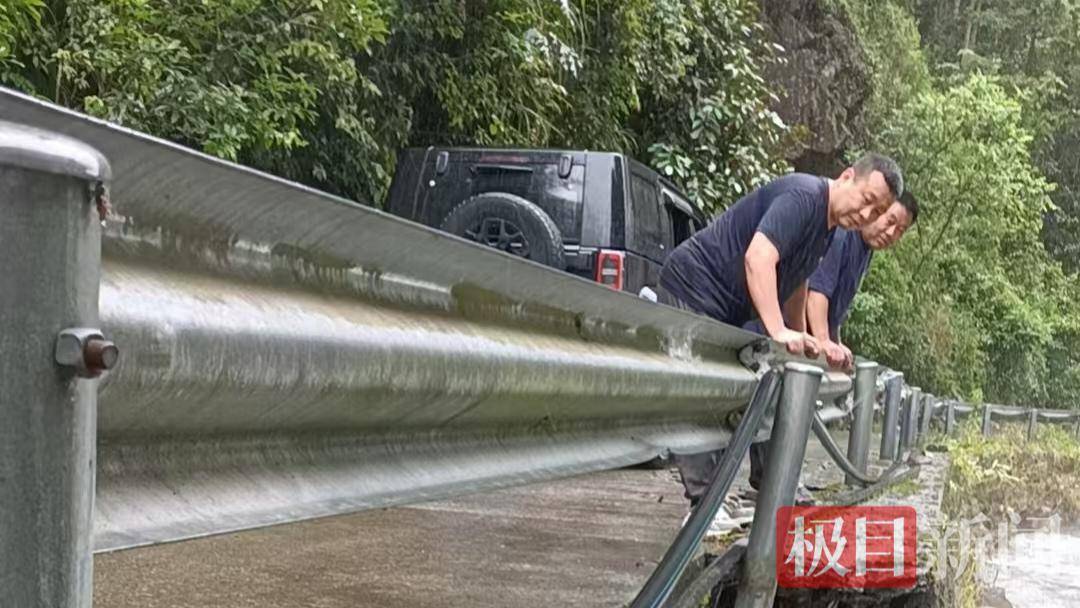 信用盘怎么注册_放弃几十万年收入返乡信用盘怎么注册，“倒贴钱”买车作公用，53岁“吉普书记”突然离世，200余民众自发送别