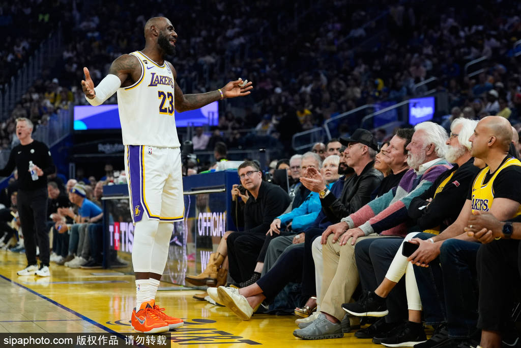 皇冠信用网平台出租_湖人背水一战：詹姆斯领衔皇冠信用网平台出租，力争季后赛主场优势