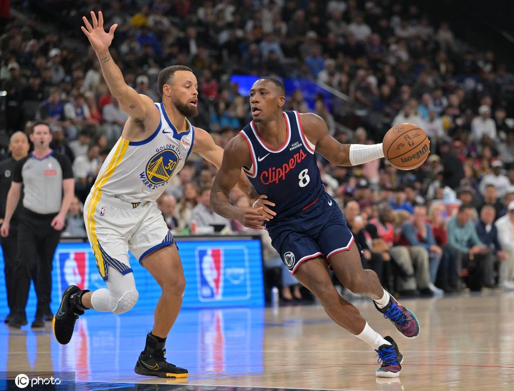 皇冠信用最新地址_库里35分伦纳德21+7 勇士逆转快船将与太阳争季后赛名额