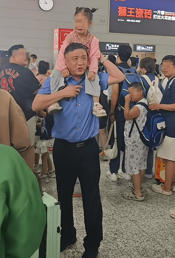 皇冠体育App下载_央视、新华社关注!发生在淄博的这一幕皇冠体育App下载,暖遍全网