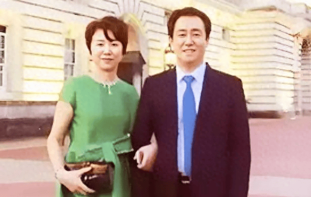 正版皇冠信用网_许家印夫妇假离婚转移427亿元资产 前妻在海外带4名未成年子女、孙子女生活