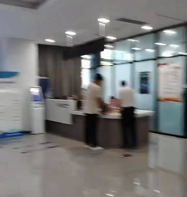 皇冠信用网代理注册_9点了办事窗口咋没人?网友质疑江苏灌云政府部门没人在岗皇冠信用网代理注册,当地回应