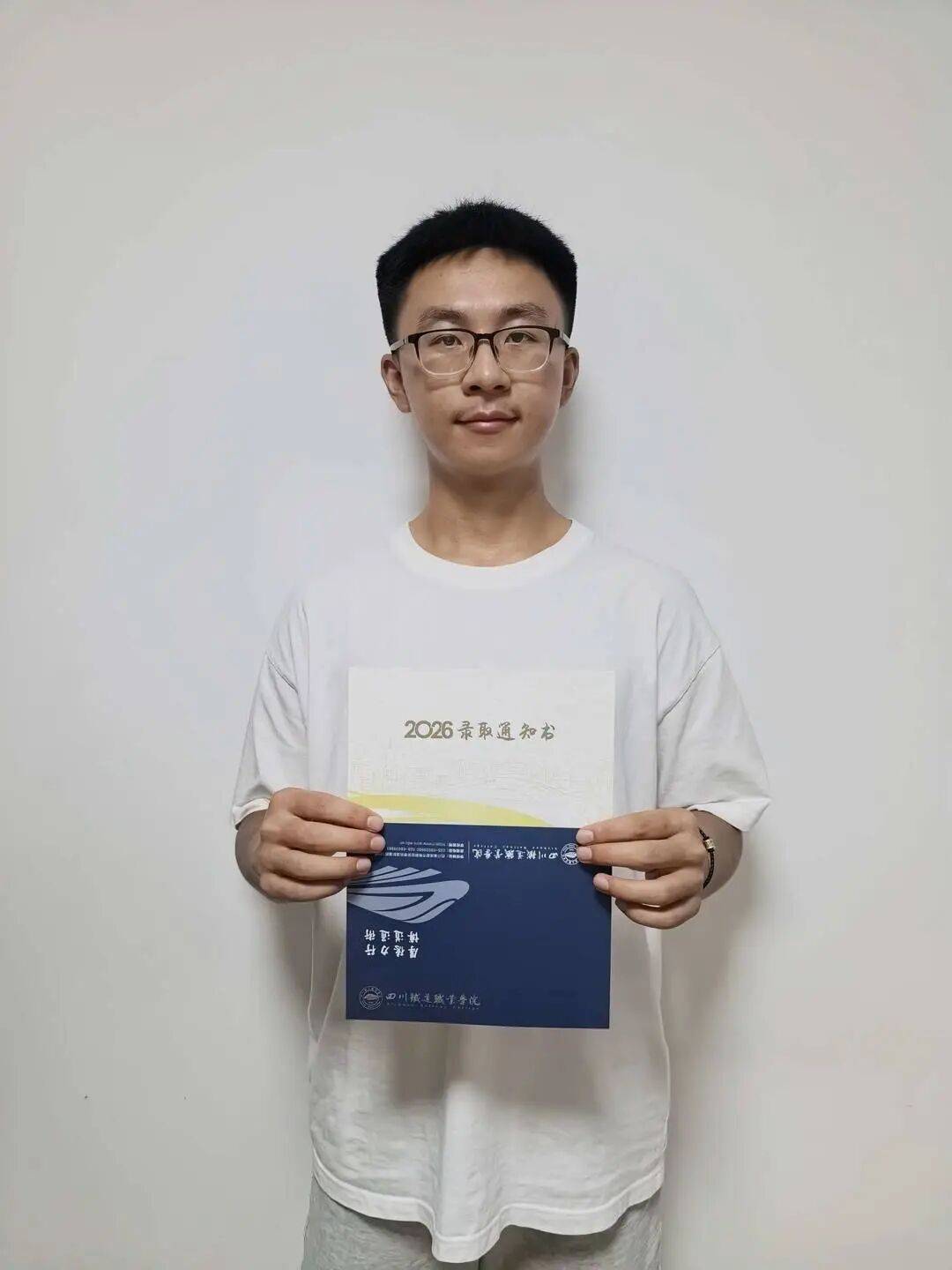 皇冠信用在线开户_成都一男生高考592分皇冠信用在线开户,超过本科线157分却报考高职,老师劝他复读,父母为此争执不下,本人回应:想进铁路局,当火车司机