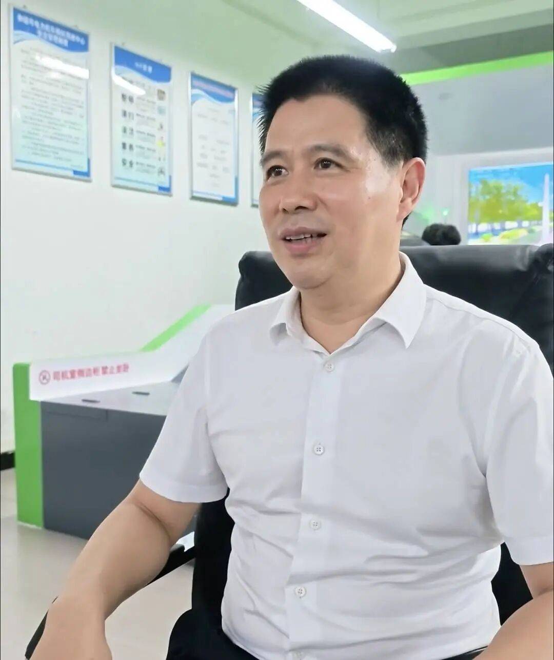 皇冠信用在线开户_成都一男生高考592分皇冠信用在线开户,超过本科线157分却报考高职,老师劝他复读,父母为此争执不下,本人回应:想进铁路局,当火车司机