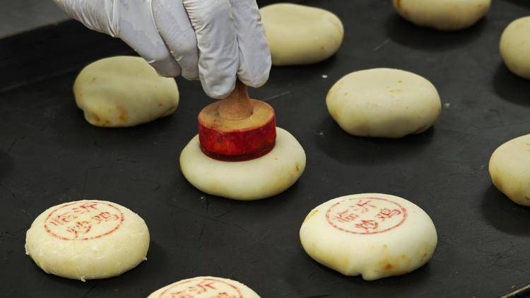 皇冠信用网在哪里开通_“炒鸡月饼”你吃过吗皇冠信用网在哪里开通?临沂一食品公司正赶制临沂炒鸡月饼