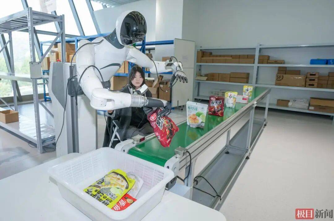 世界杯总决赛盘口 _00后女生在武汉一口气租30套房世界杯总决赛盘口 ，每套只住一周，中介怀疑她是骗子，真相让人意外：带50多人教机器人做家务、练技能，租房给机器人“练手”