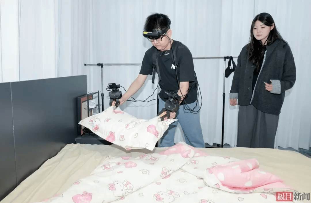 世界杯足球开户
_浙江00后女生一口气租30套房世界杯足球开户
,每套只住一周,中介怀疑她是骗子,真相让人意外:带50多人教机器人做家务、练技能
